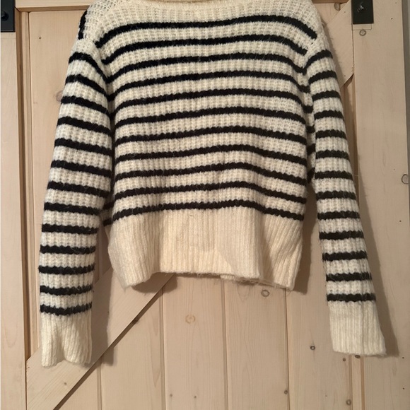 Striped Black and White Women's Sweater Size XXL - Picture 5 of 5